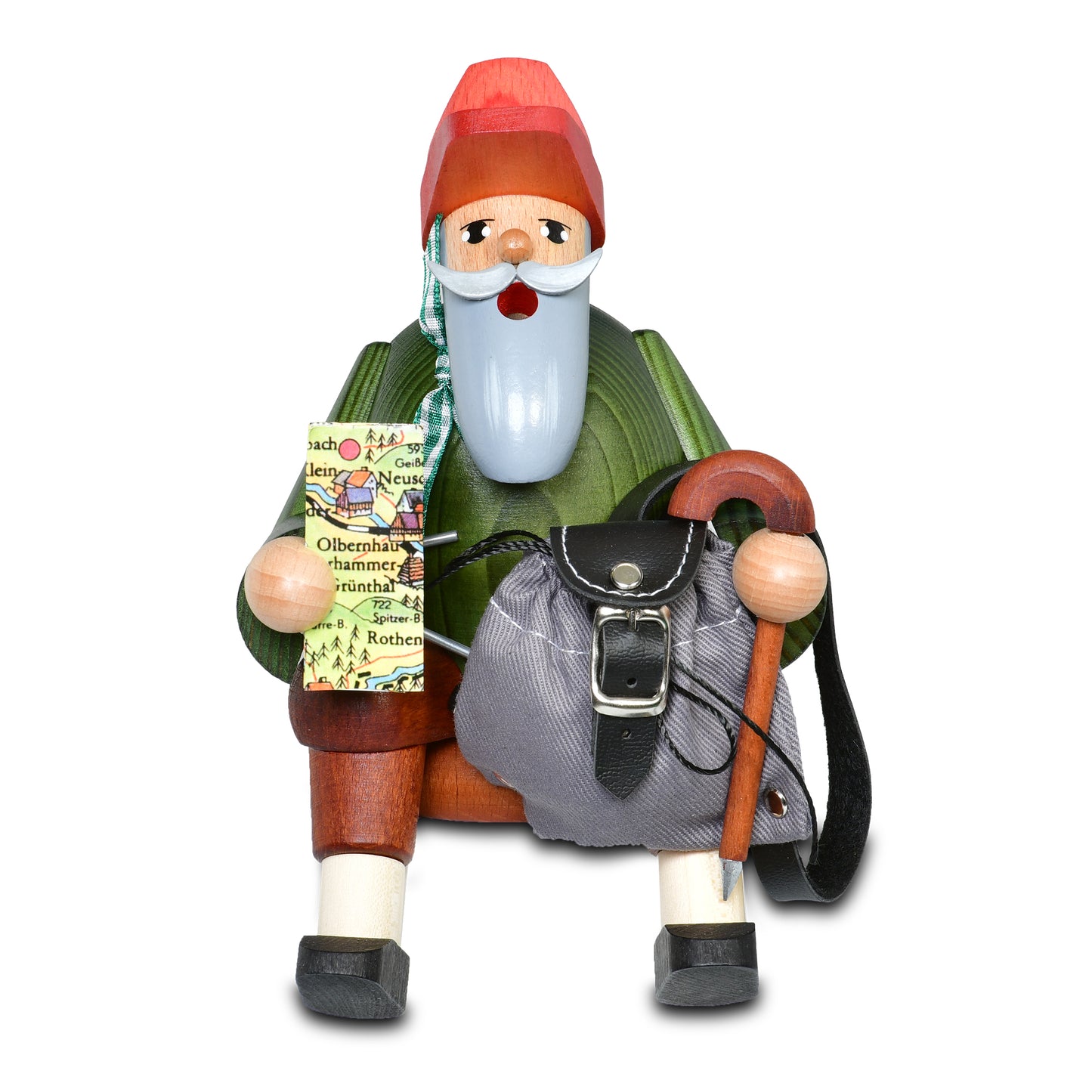 KWO Räuchermann Olbernhauer Wandersmann Art. 21174 aus der Serie Die Bärtigen – Handgefertigter Kantenhocker aus dem Erzgebirge mit Hut, grünem Gewand, grauem Bart, hölzernem Wanderstock, grauem Stoffrucksack und einer Miniatur-Wanderkarte.